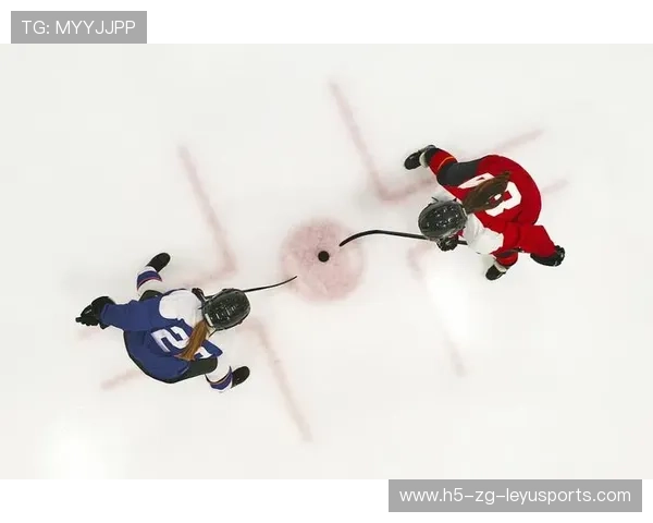 冰球击棍抽射门柱入网：一记贴地回旋的力量与信念